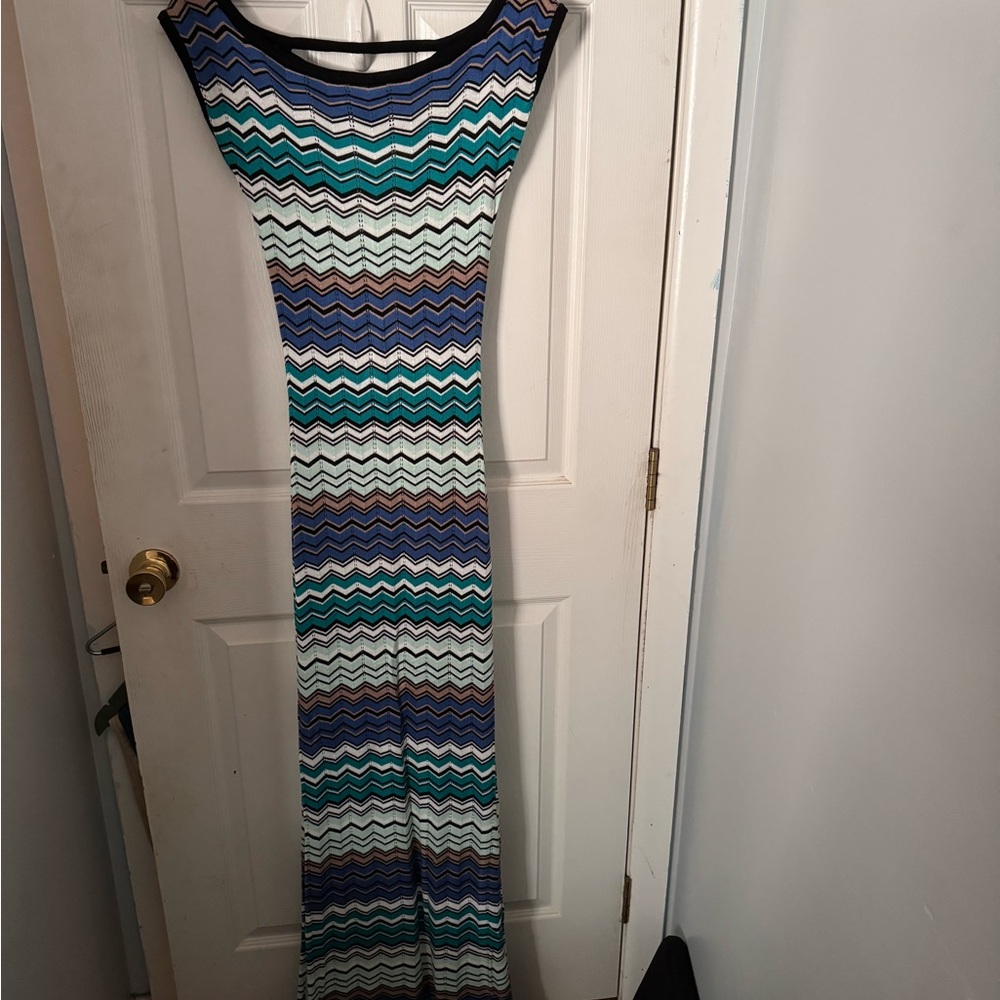 NWT Knit maxi dress with open back, size small, multi color